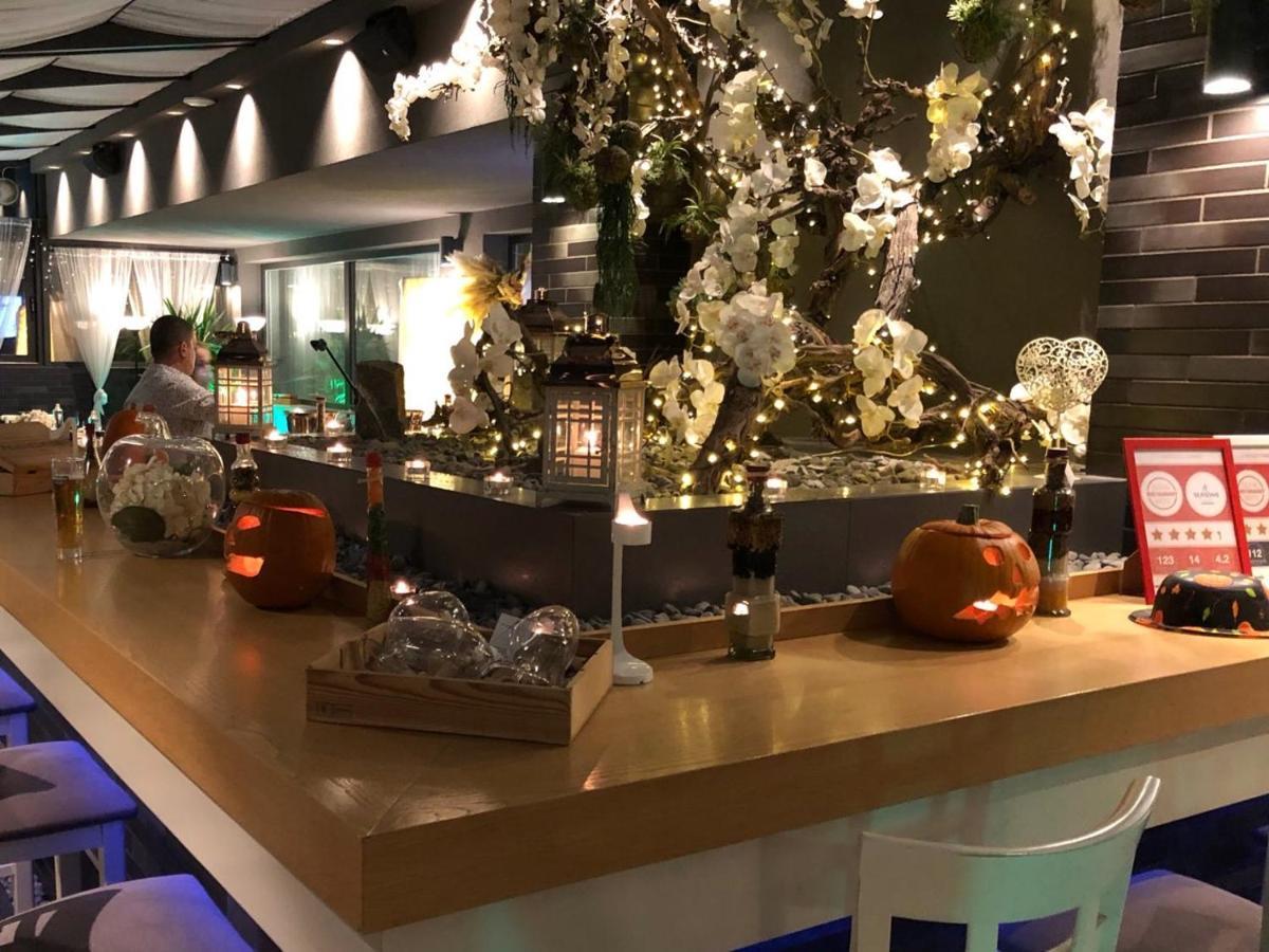 Seasons Design - Free Parking Hotel