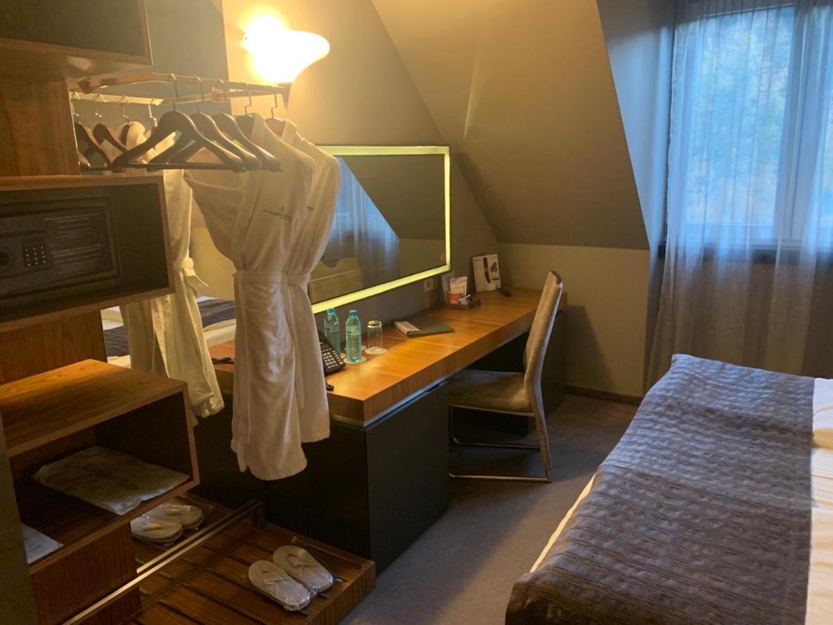 Hotel Seasons Design - Free Parking