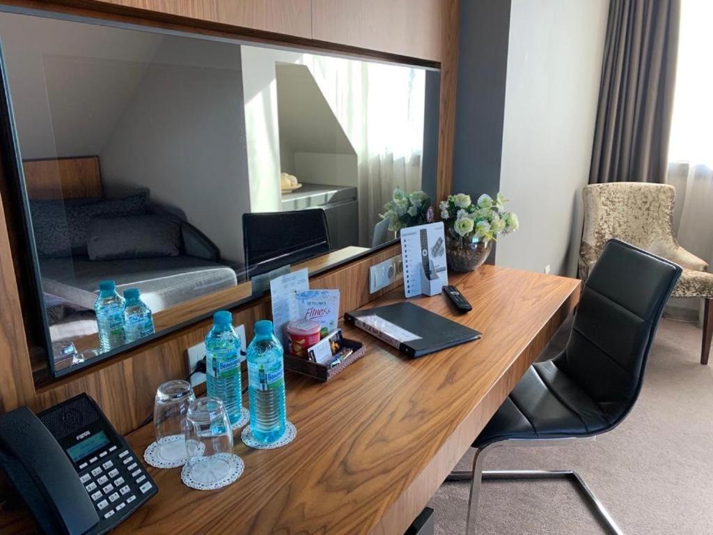 Seasons Design - Free Parking Hotel
